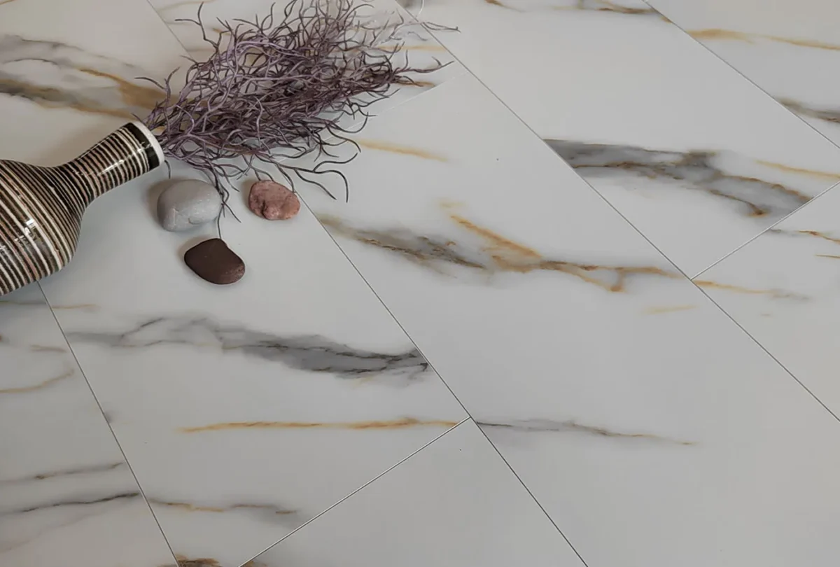 Ламинат Stone Floor Мрамор Бело-золотой