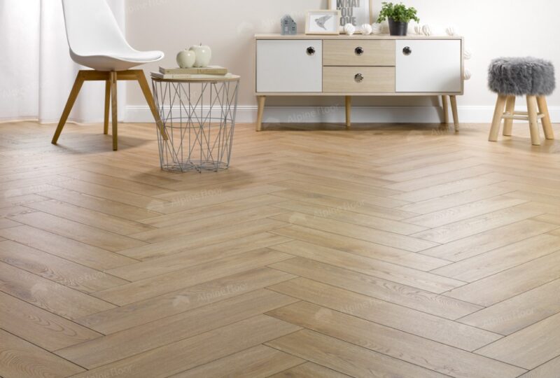 Ламинат Дуб Пряный Елка европейская Herringbone 12 BR Praline oak 535