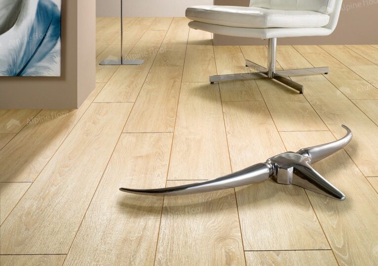 Ламинат Могучий лучистый дуб Strong Canaries Oak 621