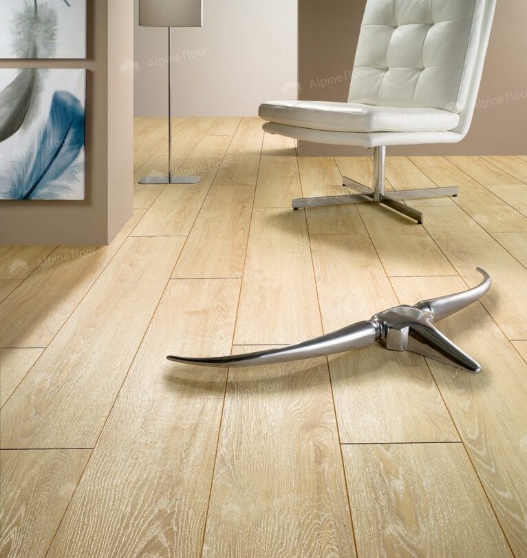 Ламинат Могучий лучистый дуб Strong Canaries Oak 621